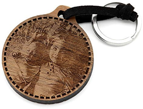 NaturSchatulle Schlüsselanhänger aus Holz mit Fotogravur aus Nussbaumholz mit Edelstahl Schlüsselring Band Schlüsselbund Geschenkidee
