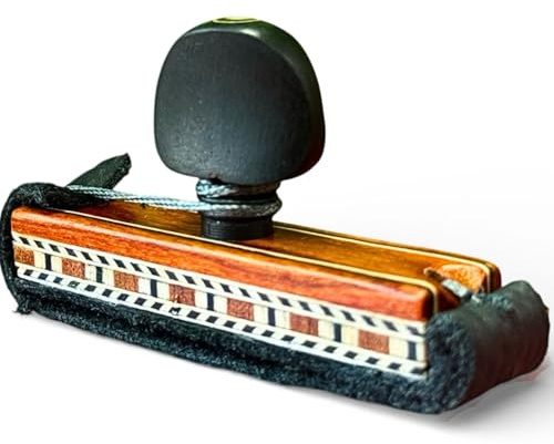 Cejilla Artesanal “La Moraína” para Guitarra Flamenca – Madera con Cenefa de Marquetería, Clavija de Ébano y Ajuste de Piel de Vaca, Cuerda Resistente