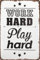 Geroclonup Blechschild mit Aufschrift Work Hard Play, Retro-Wanddekoration für Zuhause, Garten, Männerhöhle, Bars, Restaurants, Cafés, Büro, Geschäft, Geschenk für Frauen und Männer, 20 x 30 cm