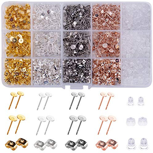 BQTQ 2600 Pièces Boucle d'oreille Clous en Acier Inoxydable Flat Pad avec Dos de Boucle d'oreille en Acier Inoxydable et Plastique pour Fabrication de Boucles d'oreilles, 4 Couleurs