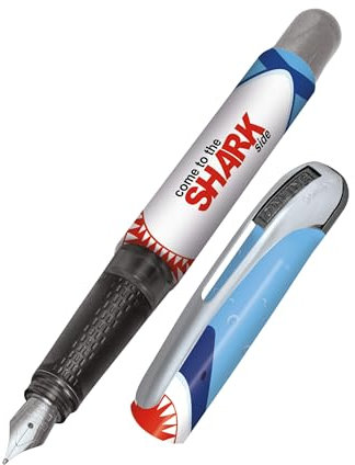 Online Füller College Shark mit M-Feder I Füller Grundschule mit coolem Hai-Design & Clip I Allergikerfreundlich, leicht & ergonomisch I Füllhalter inkl. blauer Tintenpatrone I Made in Germany