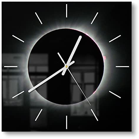 DEQORI Glasuhr | 30x30 cm | Motiv Sonnenfinsternis | ausgefallene leise Design Uhr aus Glas | Wanduhr für Wohnzimmer & Küche | Moderne Hingucker Uhr für die Wand