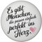 Es gibt Menschen, die passen perfekt ins Herz Magnet Eleganter Magnet mit schwarzem kursivem Text Perfekt ins Herz auf weißem Hintergrund verziert mit rosa Akzenten