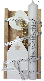 Geschenk mit Weihnachtskerze, Kerzenständer und Haus aus Beton