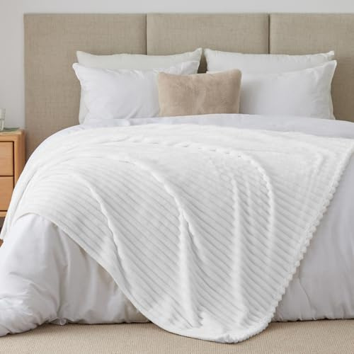 BEDELITE Kuscheldecke Flauschig Deko Decke für Bett, Weiß, 220x240