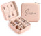 MeMeDIY Personalisierte Schmuckschatulle mit Namen/Blume Individuelles Leder Reise-Schmuckkästchen Schmuck-Organizer-Box Hochzeit Brautjungfer Geschenke für Frauen und Mütter B2-Rosa