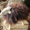 Holzschaf Baby Paul Grizzly Braun Modell 55 Sitz Fußablage aus Massivholz und Schaffell