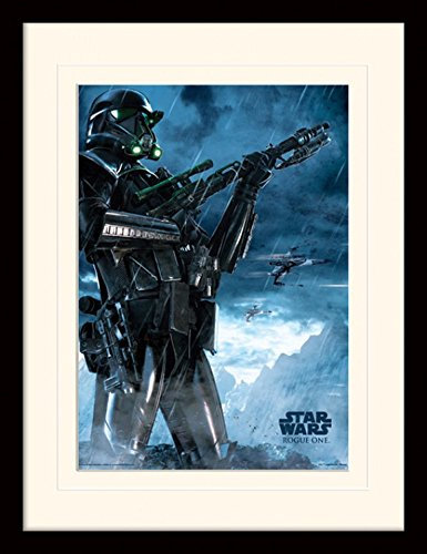 1art1 Star Wars Poster Rogue One, Death Trooper Rain Gerahmtes Bild Mit Edlem Passepartout | Wand-Bilder | Im Bilderrahmen 40x30 cm