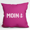 huuraa Kissen Moin Anker Schriftzug Deko Couchkissen mit Füllung 40x40cm Fuchsia mit Motiv für Nordlichter Geschenk Idee für Freunde und Familie