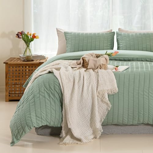 Tokokimo Juego de funda de edredón tamaño king, ropa de cama mil rayas verde salvia, tela texturizada con 2 fundas de almohada, juego de edredón con pliegues de microfibra suave, verde/mil rayas