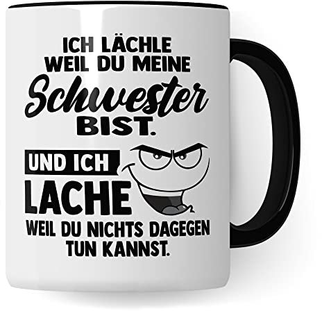 Tasse Schwester Geschenk, Ich lächle weil du meine Schwester bist Geschenkidee für die Schwester Kaffee-Becher Kaffeetasse Tasse mit Spruch lustig Teetasse Geschwister (Weiß/Schwarz)