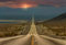 ROUTE 66 Fototapete VLIES-350x260 cm (6670A)-Landschaft Sonnenuntergang Autos Fotokunst Wandtapete-Inkl. Kleister-Vliestapete Bild Dekoration Wand-Dekor Moderne Motiv-Tapete Panorama Poster XXL