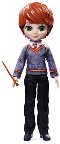 WIZARDING WORLD | Ron Weasley Gelenkpuppe 20 cm | Zauberstab und Uniform von Hogwarts inklusive | Harry Potter Kollektion | Für Kinder ab 5 Jahren