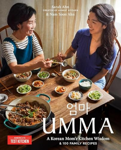 Umma: La sabiduría de la cocina de una madre coreana y 100 recetas familiares [encuadernadas en espiral] Sarah Ahn; Nam Soon Ahn y America's Test Kitchen