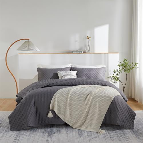 JUNCAI Tagesdecke, grau, 220 x 240 cm, weiche, leichte Sommerdecke aus Mikrofaser ohne Bezug für alle Jahreszeiten, 3-teilige Bettüberwurf mit Kissenbezügen (1 Bett überwurfdecke, 2 Kissenbezüge)