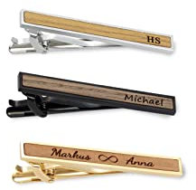 STREIFHOLZ Krawattennadel personalisiert zur Hochzeit aus Holz individuell mit Namen hochwertiges Geschenk für Herren zur Hochzeit, Verlobung, Valentinstag, Jahrestag uvm.
