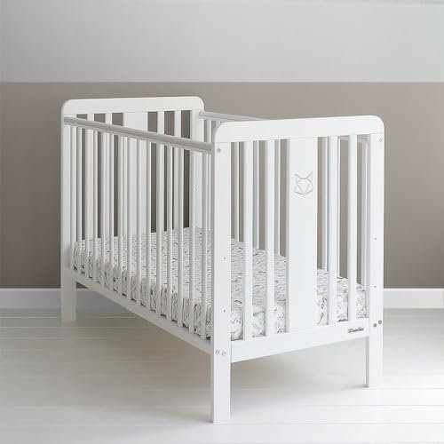 Woodies - Foxy Cot - Babybett - 120 x 60 cm - Rustikal, Vintage, Retrostil - höhenverstellbares Gitterbett - mit Lattenrost und herausnehmbaren Sprossen - Kiefernholz - Natürlich - Weiß