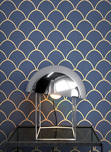 NEWROOM Tapete Blau Vliestapete Leicht Glänzend - Metallic Grafisch Gold Schuppen Muster Mustertapete Geometrisch inkl. Tapezier-Ratgeber