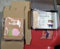 BIROYAL 56 Meilensteinkarten Baby Mädchen und Junge | 1-6 Jahre | Baby Monatskarten mit Holzsockel & Metallbox | Karten Meilensteine | Geschenk zur Geburt & Babyshowerparty | Willkommensgeschenk