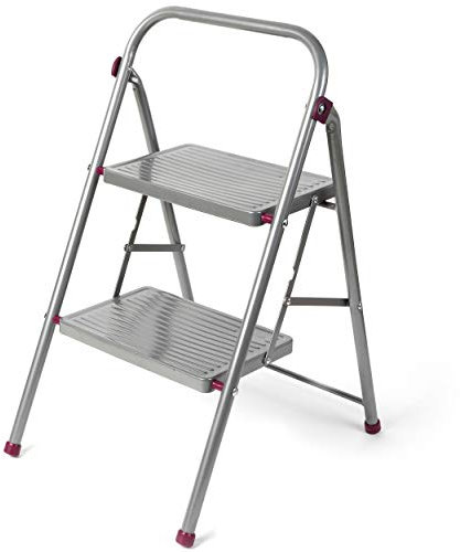 Kleeneze KL068491EU Escalera Plegable con 2 Peldaños, Fácil De Plegar, Gancho De Seguridad, Antiadherrente, Color Rosa/Gris, 80 cm
