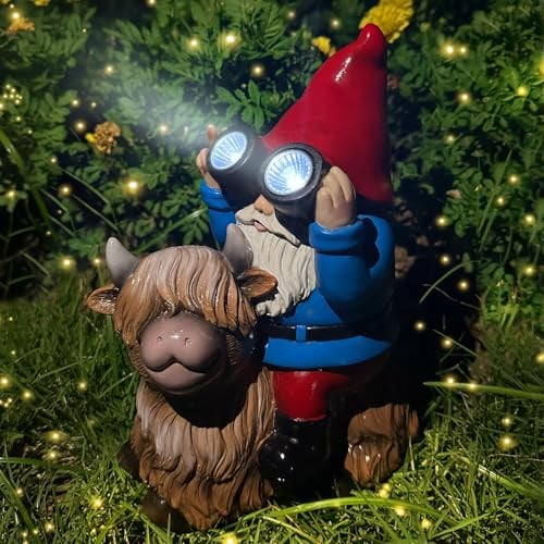 Vovkokc Gartenzwerg Statue Gartendekoration Außendekoration Zwerg auf Hochlandrind Solarleuchten Fernglas Zwergengeschenk für den Garten