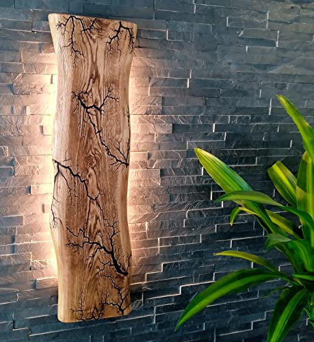 FRIESENLICHT BENTE Wandleuchte aus Eichenholz rustikal mit Baumkante Unikat Natur Lichtenberg (100 cm)