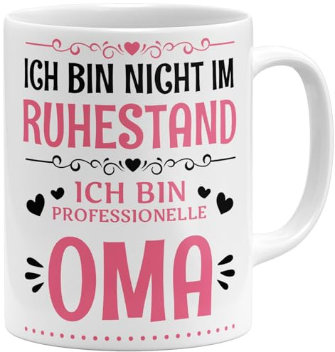 OM3® Lustige Kaffee-Tasse mit Spruch - Ich bin nicht im Ruhestand ich bin professionelle Oma - Keramik Becher - 11oz 325ml - Beidseitig Bedruckt - Weiss
