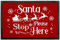 True Statements Lustige Weihnachts-Fußmatte „Santa Please Stop here“ – Rentier-Schlitten-Motiv - Weihnachtsdekoration - für Innen & Außen – rutschfest –Deko - Geschenke Weihnachten (90 x 60 cm)