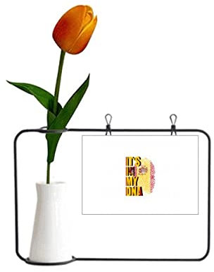 Künstliche Blumenvase mit spanischer Flagge, Fingerabdruck, Gene Tulpe