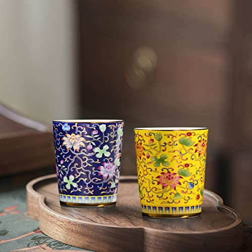 NIUKOMY Juego de 2 Tazas de Té de Porcelana, Taza de Café/Sake sin Asa de Cerámica, Taza de Té Chino Kung Fu, Asiática Copa de Esmaltada con Diseño de Loto 150 ML