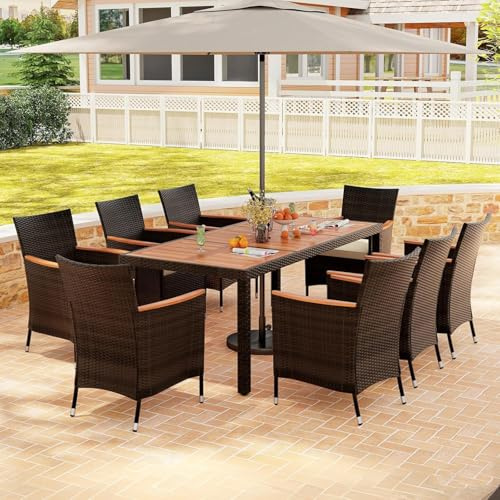 GYMAX Table de Jardin avec 8 Chaises, Salons de Jardin Extérieur Rotin pour 8 Personnnes, Table à Manger avec Trous pour Parasol en Bois d’Acacia, Siège Confortable avec Coussins(Brun)