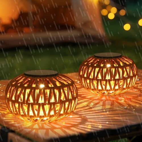 Rayofly Solar-Laternen für Draußen Wetterfest, 2 Stücke Rattan Solarlampen für Außen, Boho Tischlampe Outdoor, Gartendeko Geschenk für Frauen, Mama, Kleine LED Solarlaterne für Garten, Terrasse Balkon