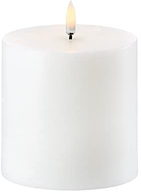 UYUNI - LED Pillar Candle - Nordic White - 10,1 x 10,1 cm (UL-PI-NW-C10110)