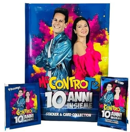 Album figurine Me Contro Te 10 anni insieme 2025 con una bustina da 5 figurine e 1 bustina da 8 card + portachiave pailettes