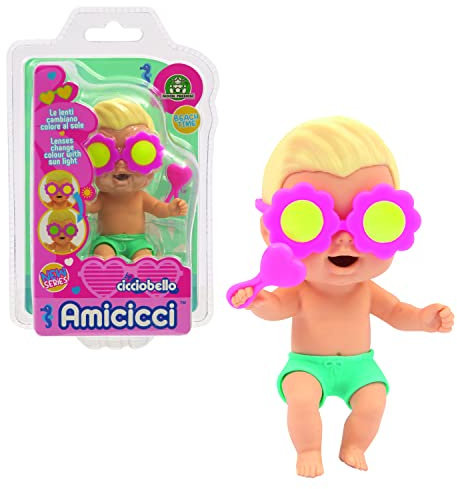 Amicci Cicciobello Beach Zac hat eine Brille mit Gläsern, die die Farbe ändern, wenn sie der Sonne ausgesetzt sind, hellblau und Lollipop, für Kinder ab 3 Jahren; Cc040400; Giochi Preziosi