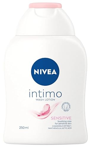 NIVEA Intimo Lot de 3 savons liquides pour peaux sensibles aux zones intimes Formule douce avec acide lactique Maintient le niveau de pH naturel avec extrait de camomile et panthénol 250 ml