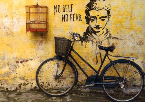Geburtstagskarte Street Art Design - Urban Graffiti Fahrrad & Gelbe Wand mit Vogelkäfig, Buddha Schriftzug - Inspirierende Kunstpostkarte, Blanko für persönliche Nachrichten - No Self No Fear Serie
