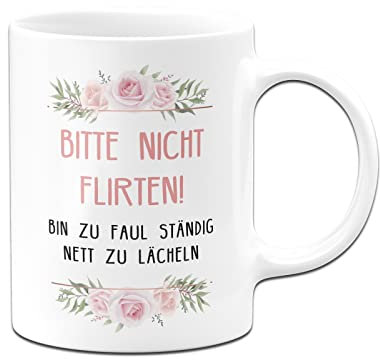 Tassenbrennerei Original Tasse mit Spruch Bitte nicht flirten - Bin zu faul ständig zu lächeln - Büro Kaffeetasse lustig - Geschenk für Kollegin (Weiß)