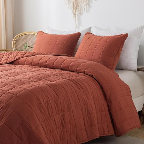 R.SHARE Tagesdecke Herbst und Winter 170×225 cm (mit 1 Kissenbezüg) Kuscheldecke Flauschig Decke, Ultra Weiche Sofaüberwurfdecke für alle Jahreszeiten, Wohndecken Steppdecke aus Mikrofaser-Ziegelrot