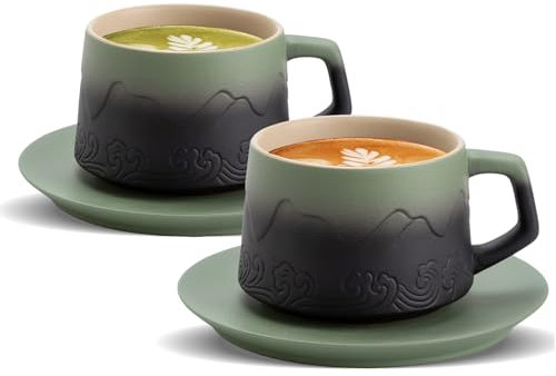 ZENS 240 ml Cappuccino Tassen mit Untertassen 2er-Set, Design Geprägtem Cappuccino Tasse für Latte Art, Handgefertigte Steingut Kaffeetassen mit Untertassen Set für Café au Lait, Tee, Moosgrün