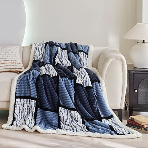 Gracelife Sherpa Throw Double - Soft Fluffy Fuzzy Warm Blanket for Bed and Couch, Large Thick Throw for All Season Use (Black-White,150 * 200cm, Checkered