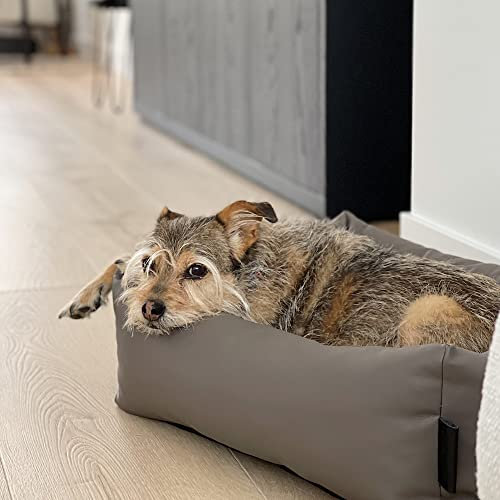 District 70 URBAN - Stoere design hondenmand - Imitatie leer - Verkrijgbaar in drie maten - Donkergrijs, Latte of Taupe - Kleur: Taupe, Maat: S - 60 x 44 x 15 cm