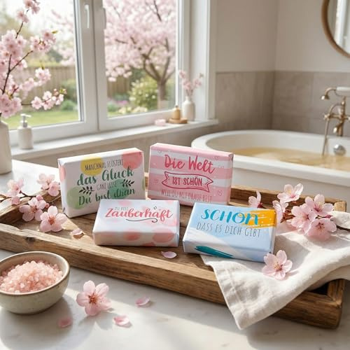 MIJOMA Seifen Set: 4 Stück Exquisite Schaumbildner mit 100g je Seife, Sinnlich duftende japanische Kirschblüten, In schöner Geschenkverpackung mit poetischen Sprüchen, Ideal als Mitbringsel