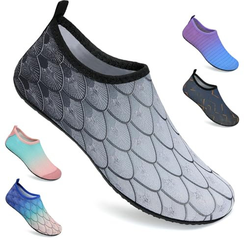 WateLves Chaussures Aquatiques SéChage Rapide AntidéRapant Homme Femme Unisexe Piscine de Plage Surf Snorkeling Pieds Chaussure Piscine Chaussures d'eau(YL.Noir Gris 40/41)