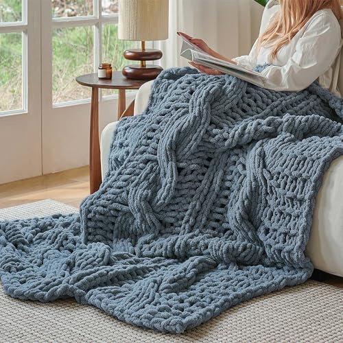 Esterra Grobstrickdecke, Überwurf, 127 x 152,4 cm, 100 % handgestrickte Chenille-Überwurfdecke, gemütlich, weich, dick, Zopfstrick, großer Seilknoten, Häkeldecke, Decke für Sofa, Couch, Bett, Blau