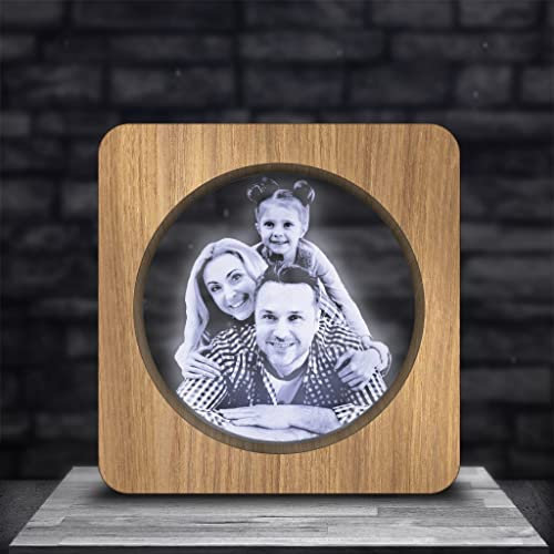 Lampephoto.fr Cadre Photo Lumineux Cadre Aspect Bois Personnalisée par Gravure Laser, Photo Personnalisable, Lampe Personnalisée sur Plexiglass, Idée Cadeau Original Noël, Anniversaire