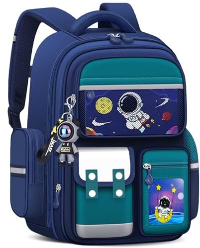 Amythe Schulranzen Jungen, Kinderrucksack Große mit Süßem Anhänger, Schultasche für Jungen 2. bis 5.Klasse, Rucksack Kinder für die Schule oder Reisen mit Mehreren Fächern, Grün