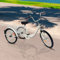 24 Zoll Fahrrad Dreirad für Erwachsene, Ausgestattet mit Schleifscheibenlicht und reflektierenden Streifen, 31,5-35,4 Zoll verstellbares Sitzkissen,3,61-3,94 Fuß einstellbare Griffhöhe (Weiß)