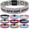 juma - glaubensband | Verschiedene Größen | Energie- & Motivations-Armbänder, Aus Stoff, Inspirierende Glücksbringer für Kinder, Damen, Herren (M - 17 cm, You are not alone)