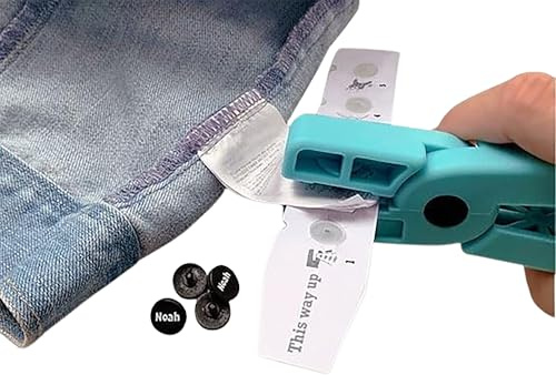 Gutmarkiert Druckknöpfe personalisierbar - Set mit Zange zum Markieren | 50 Stück - ohne nähen - für Kleidung - Größe 10,7x7mm - für Kita - Schule und Kindergarten - für Jungen und Mädchen